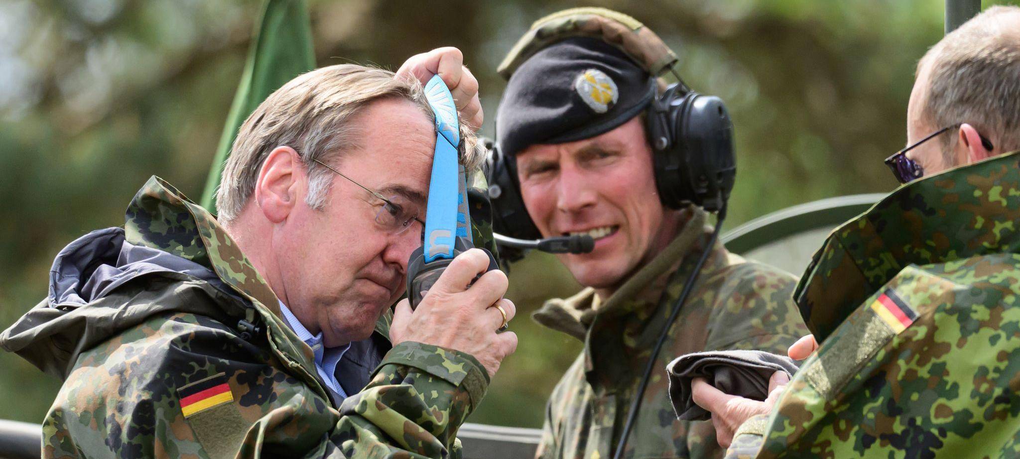 Boris Pistorius besucht Bundeswehr in Munster