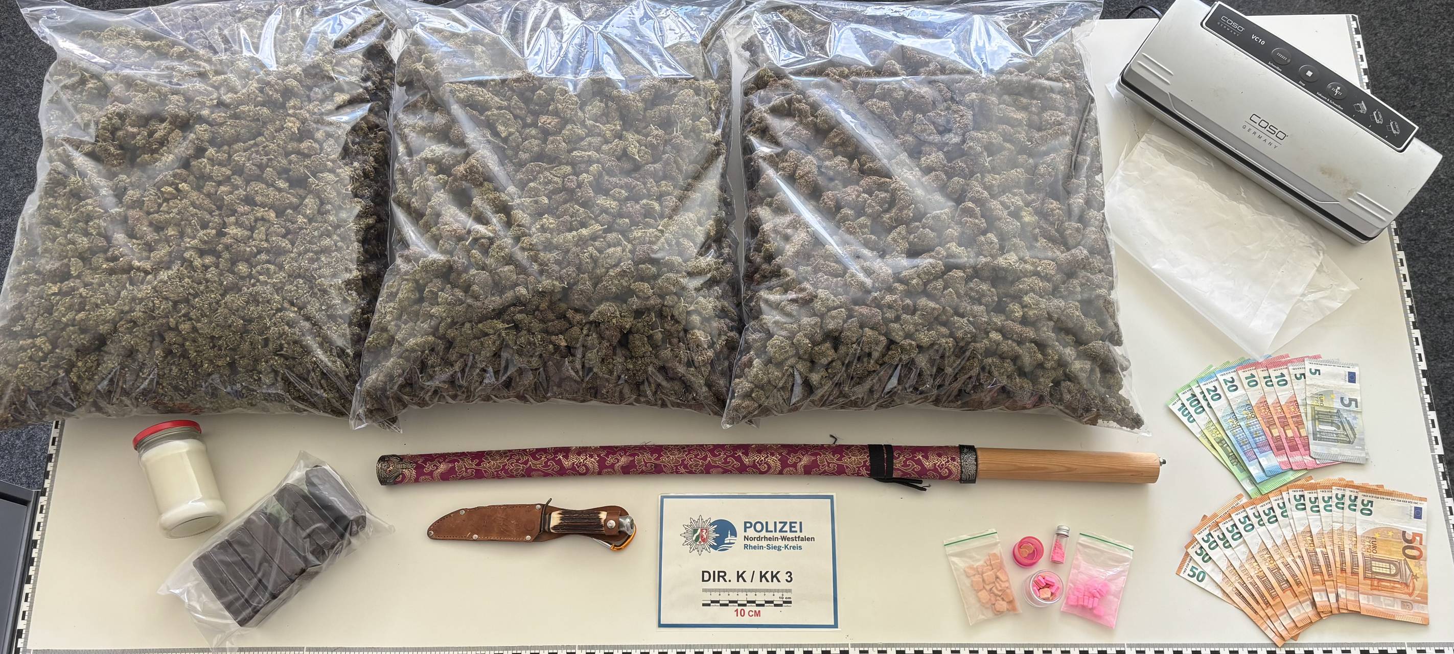 Hennef: Polizei findet kiloweise Drogen in eine Wohnung