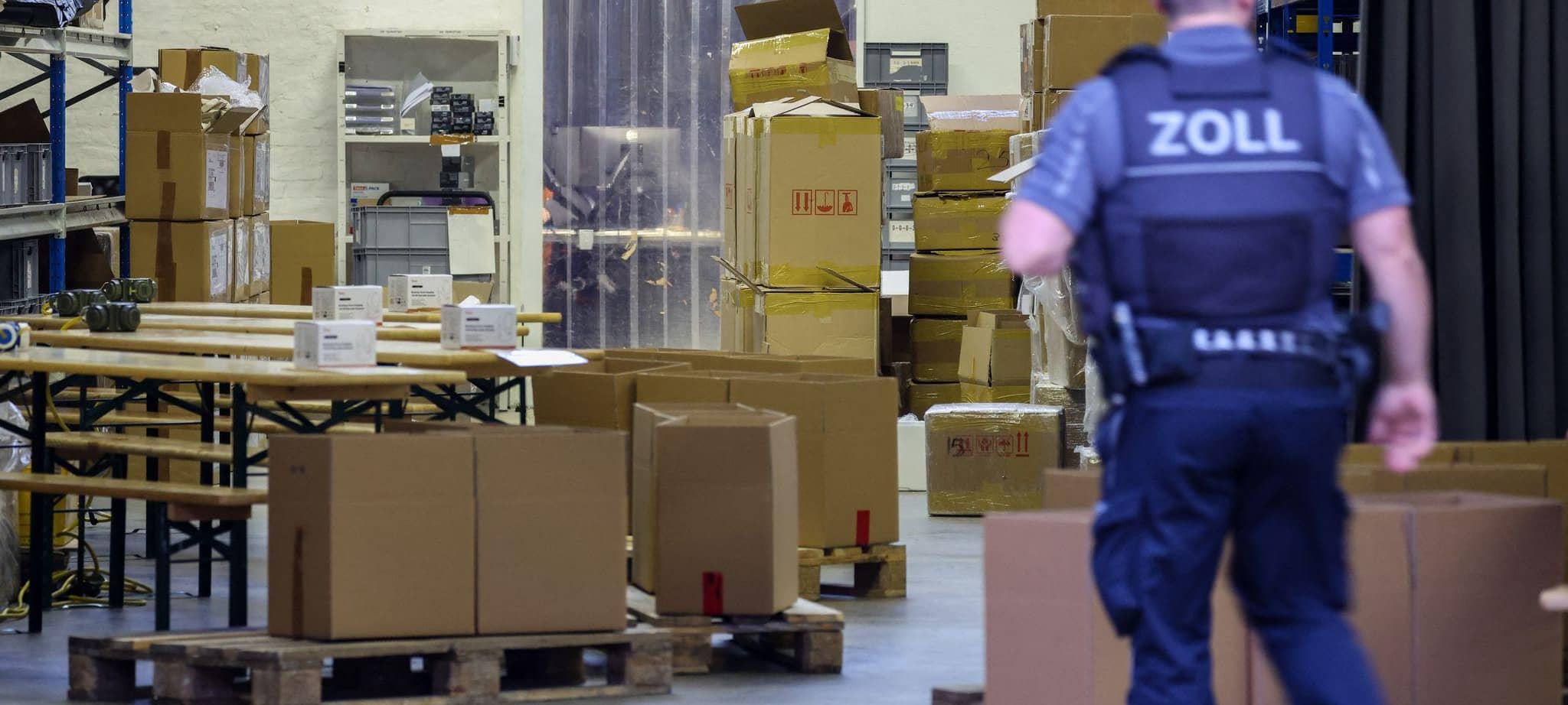 Europaweite Razzia wegen Millionenbetrugs mit Mogel-Handys