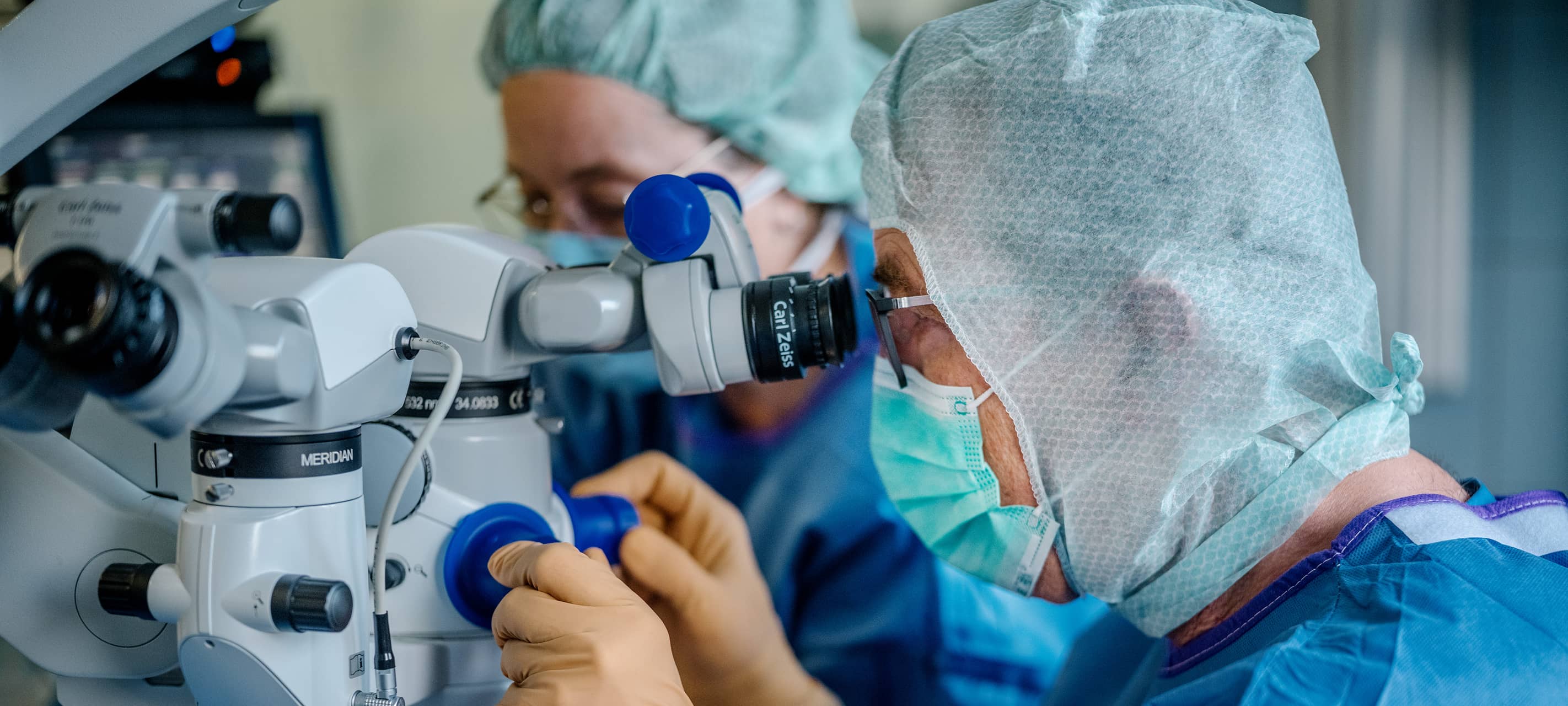 Europa-Premiere in Bonn und Linz: Neues Augenimplantat eingesetzt