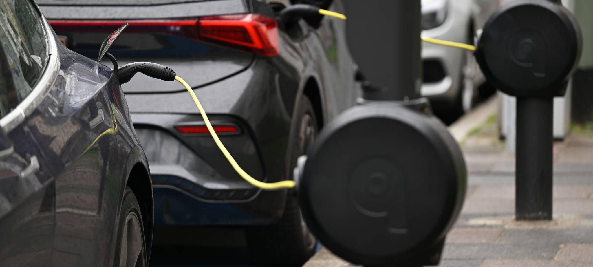 Elektroautos an E-Ladesäulen